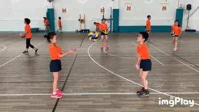 这个拉拉队员手里拿的是啥？